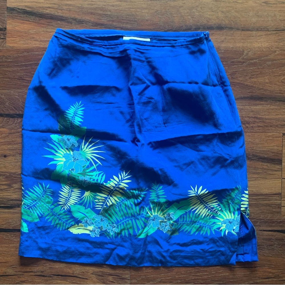 Casual Corner size 10 silk skirt with tropical theme